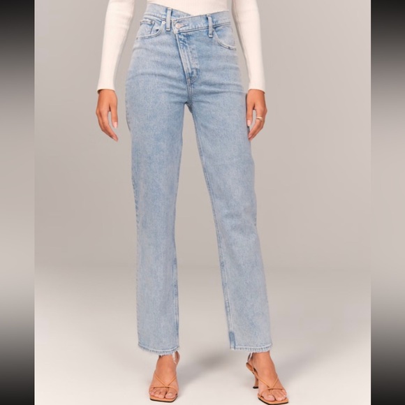Abercrombie & Fitch Denim - Abercrombie & Fitch The 90's Straight Ultra High Rise Jeans | Size: 31/12 XL